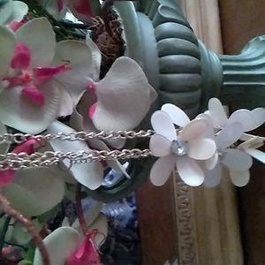 Women flower necklace